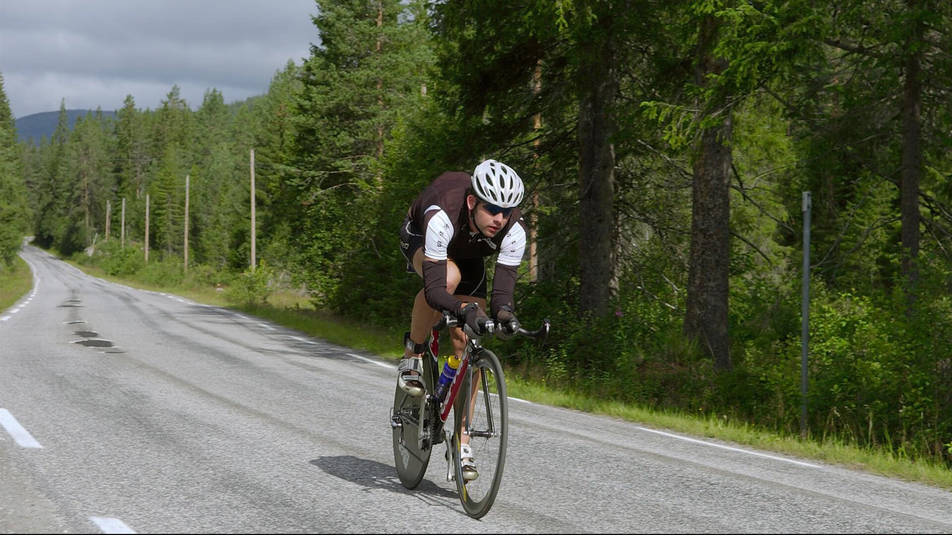 字母哥快速转身突破直插篮下完成暴扣,字母哥进nba